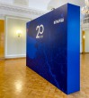 Пресс-волл двусторонний 4000 х 3000 мм шириной 600 мм, каркас из бруса, баннер, боковые стороны из пластика. Стоимость 77450 рублей.